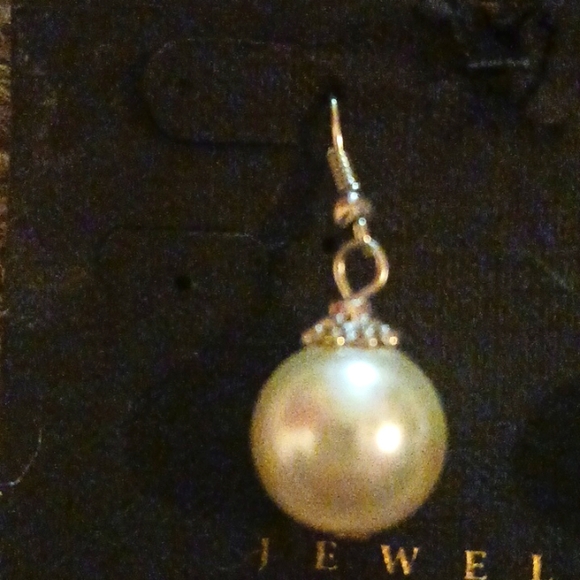 Traci Lynn, faux pearl drop earrings, silver dangling with small plastic backing - Picture 3 of 3